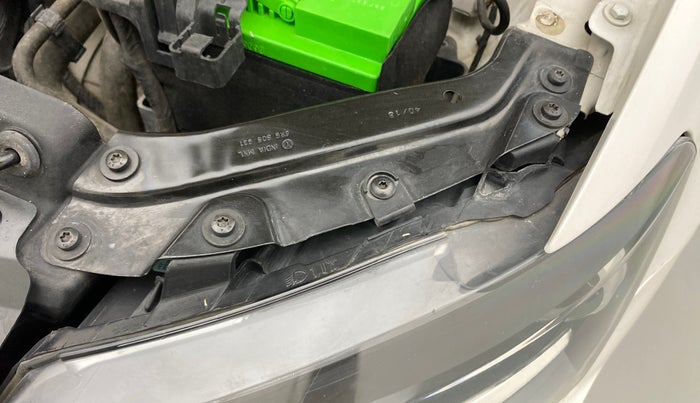 2019 Volkswagen Ameo COMFORTLINE 1.0L, Petrol, Manual, 46,451 km, Left headlight - Clamp has minor damage