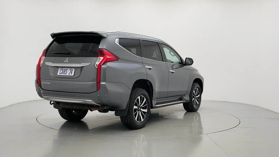 Right Back Diagonal (45- Degree) View