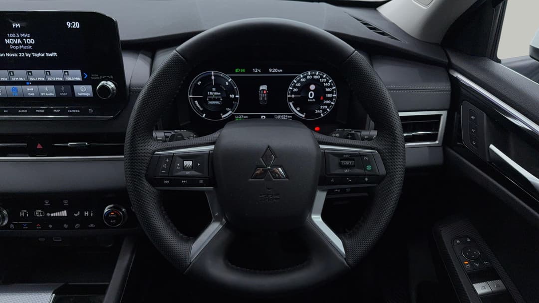 2025 Mitsubishi Outlander Phev Exceed 5+2 Seat (AWD), Automatic, 6739 km, Steering Wheel Close-up