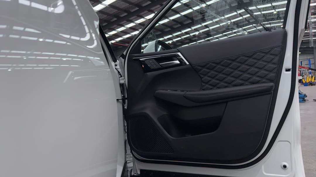 2025 Mitsubishi Outlander Phev Exceed 5+2 Seat (AWD), Automatic, 6739 km, Speaker View