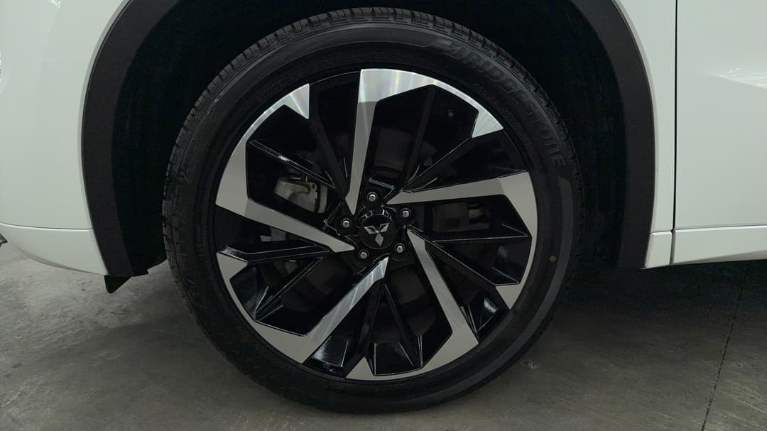 2025 Mitsubishi Outlander Phev Exceed 5+2 Seat (AWD), Automatic, 6739 km, Left Front Wheel