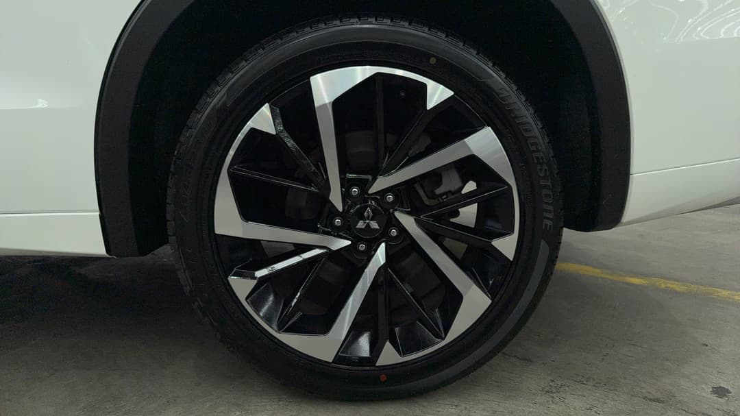 2025 Mitsubishi Outlander Phev Exceed 5+2 Seat (AWD), Automatic, 6739 km, Left Rear Wheel