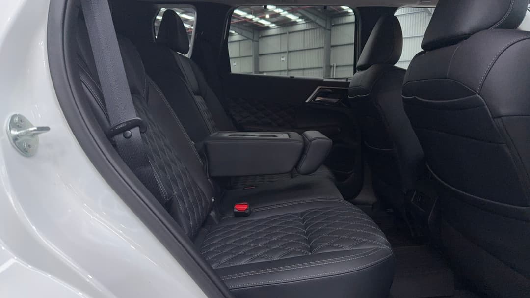 2025 Mitsubishi Outlander Phev Exceed 5+2 Seat (AWD), Automatic, 6739 km, Right Side Rear Door Cabin View