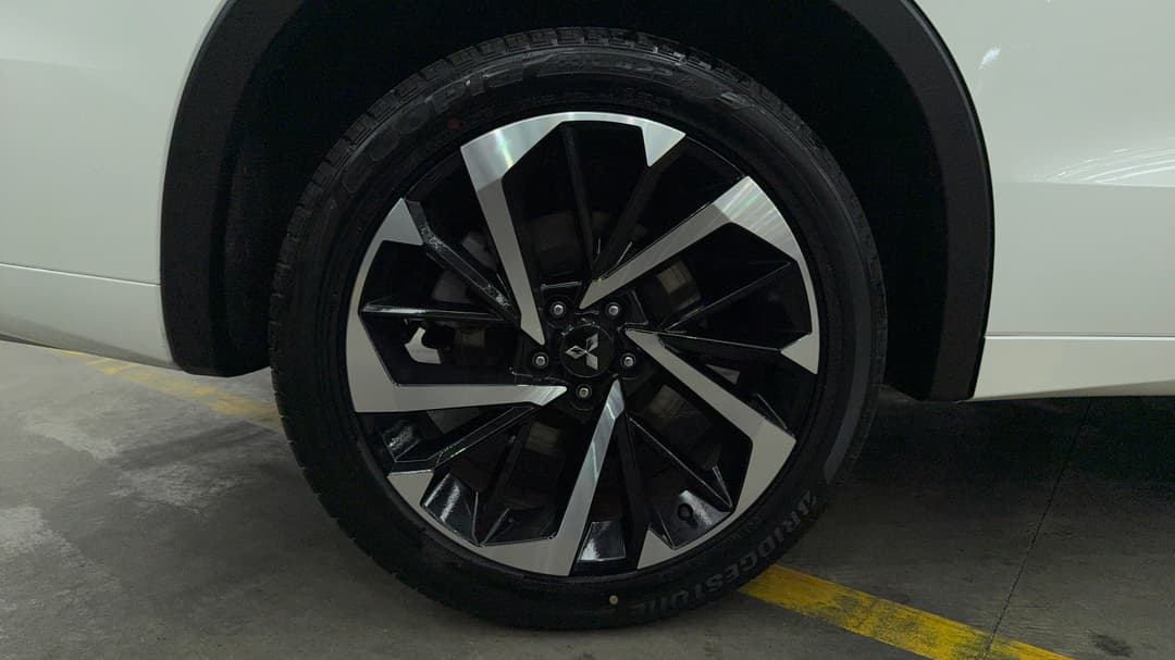 2025 Mitsubishi Outlander Phev Exceed 5+2 Seat (AWD), Automatic, 6739 km, Right Rear Wheel
