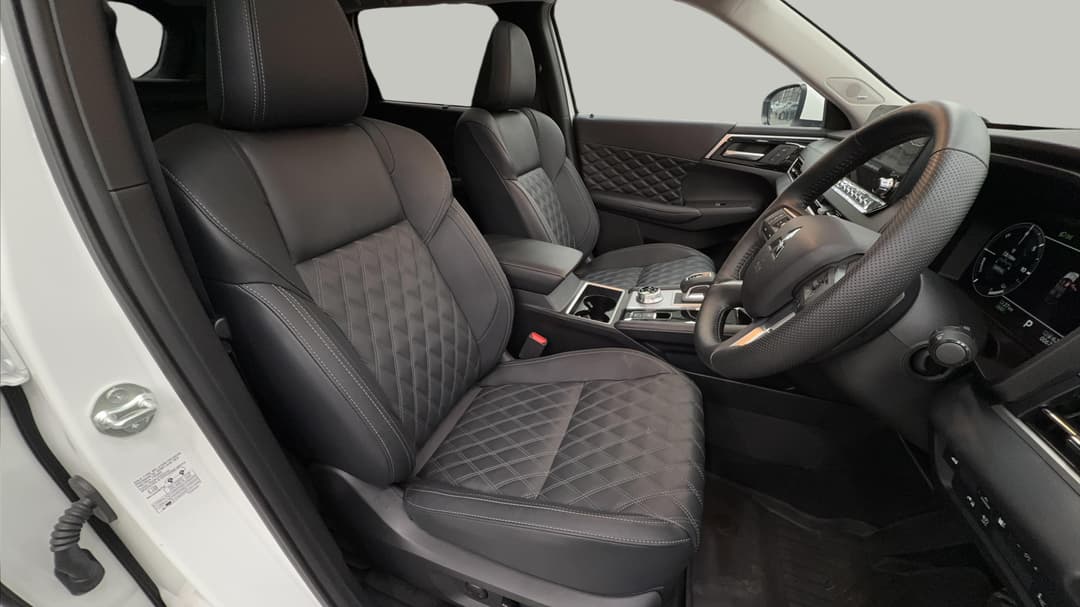 2025 Mitsubishi Outlander Phev Exceed 5+2 Seat (AWD), Automatic, 6739 km, Right Side Front Door Cabin View