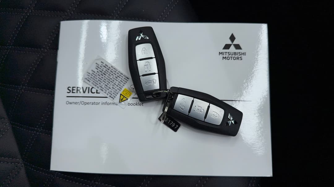 2025 Mitsubishi Outlander Phev Exceed 5+2 Seat (AWD), Automatic, 6739 km, Key Close-up