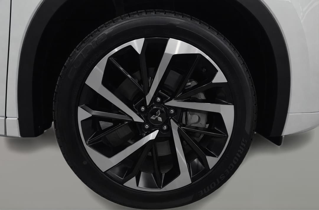 2025 Mitsubishi Outlander Phev Exceed 5+2 Seat (AWD), Automatic, 6739 km, Right Front Wheel