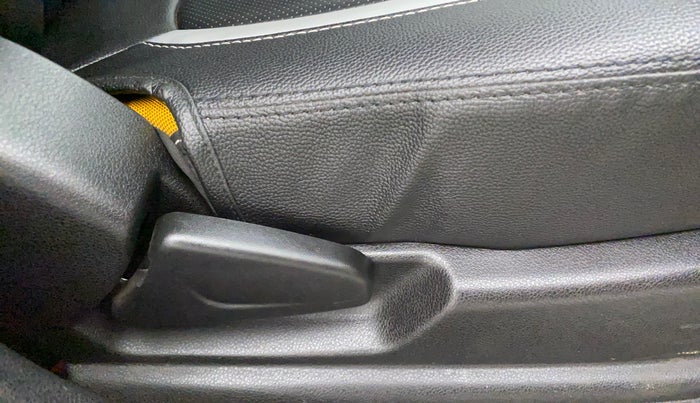 2022 Renault Kwid CLIMBER AMT 1.0, Petrol, Automatic, 4,983 km, Driver Side Adjustment Panel