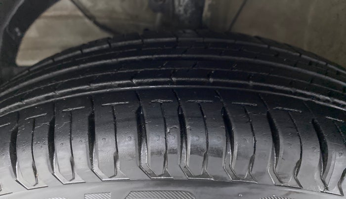 2017 Maruti Dzire VXI, Petrol, Manual, 8,733 km, Left Front Tyre Tread