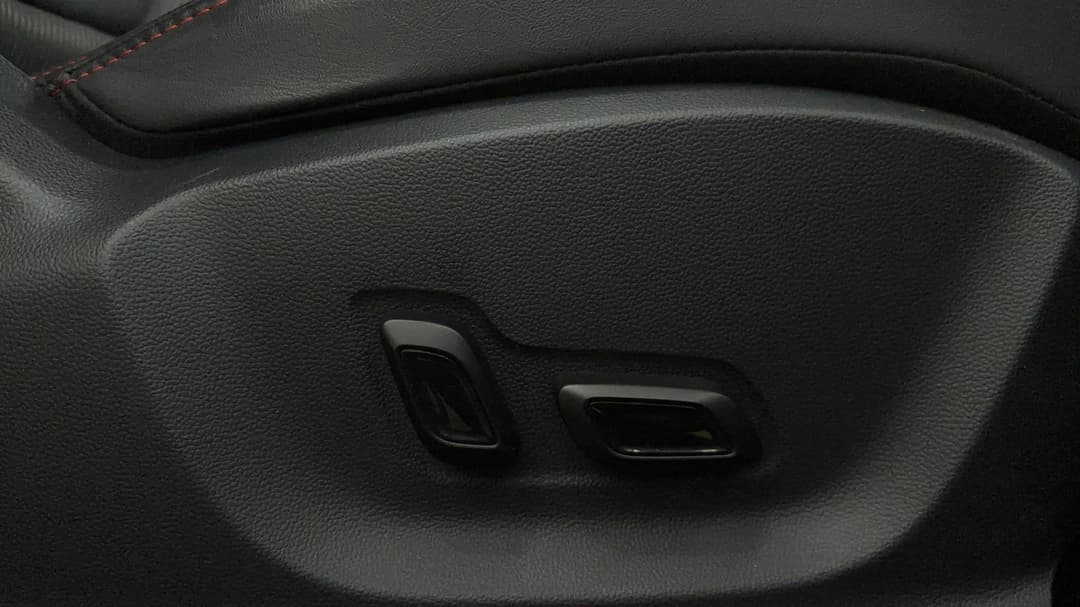 2023 MG Zst Essence, Automatic, 22755 km, Drivers Side Adjustment Panel