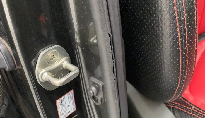 2019 Hyundai VENUE SX PLUS 1.0 TURBO DCT, Petrol, Automatic, 1,17,339 km, Driver-side door - Beading has minor damage