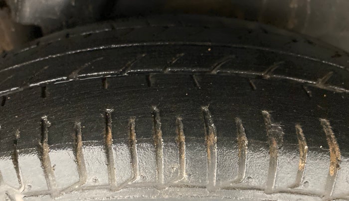2015 Hyundai i10 MAGNA 1.1 IRDE2, Petrol, Manual, 30,527 km, Left Rear Tyre Tread