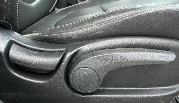 2015 Hyundai Creta 1.6 SX (O) CRDI, Diesel, Manual, 57,105 km, Driver Side Adjustment Panel