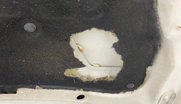 2015 Maruti Swift VDI ABS, Diesel, Manual, 45,074 km, Bonnet (hood) - Insulation cover has minor damage