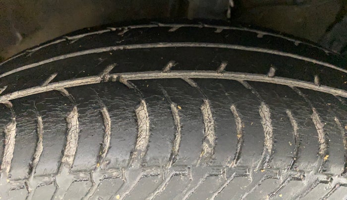 2015 Maruti Swift VDI ABS, Diesel, Manual, 45,074 km, Right Front Tyre Tread