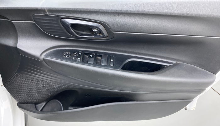 2021 Hyundai NEW I20 SPORTZ 1.5 MT, Diesel, Manual, 97,850 km, Driver Side Door Panels Control