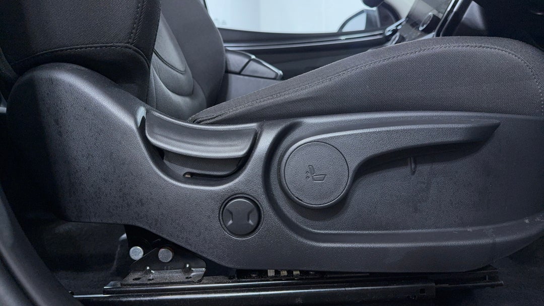 2023 Hyundai Tucson (fwd), Automatic, 50553 km, Drivers Side Adjustment Panel