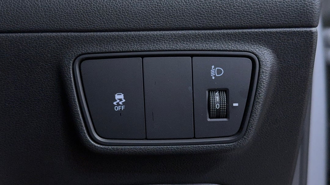 2023 Hyundai Tucson (fwd), Automatic, 50553 km, Utility Switches/Buttons