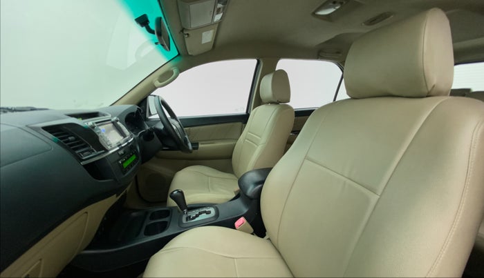 2014 Toyota Fortuner 3.0 AT 4X2, Diesel, Automatic, 1,89,323 km, Right Side Front Door Cabin