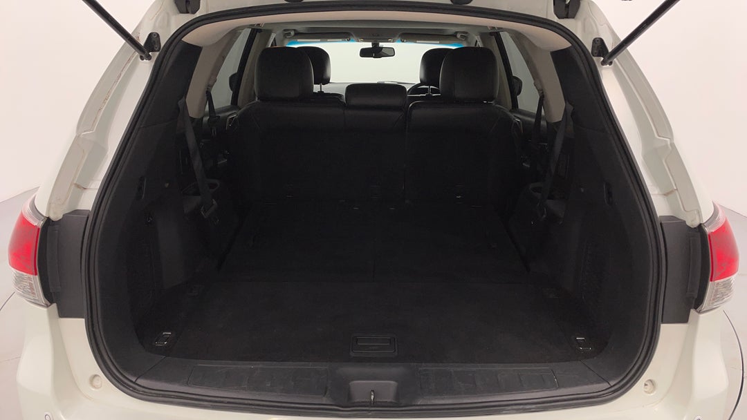 2014 Nissan Pathfinder St-l (4x2), Automatic, 103428 km, Boot Inside View