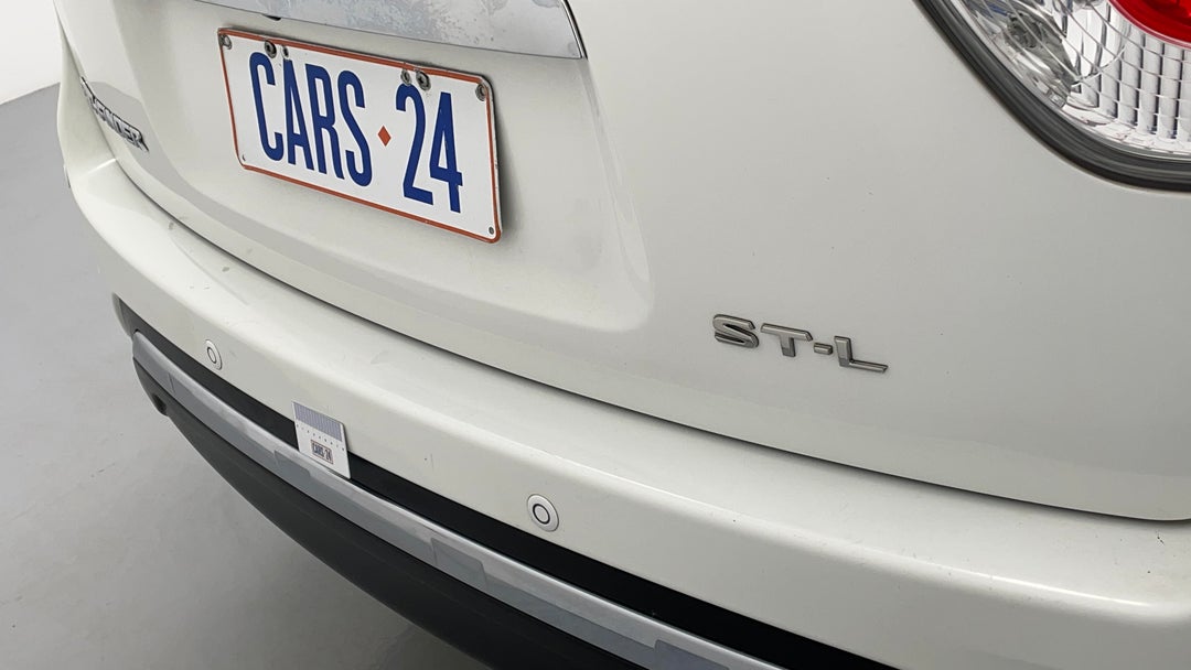 2014 Nissan Pathfinder St-l (4x2), Automatic, 103428 km, Bumper Rear Scuff