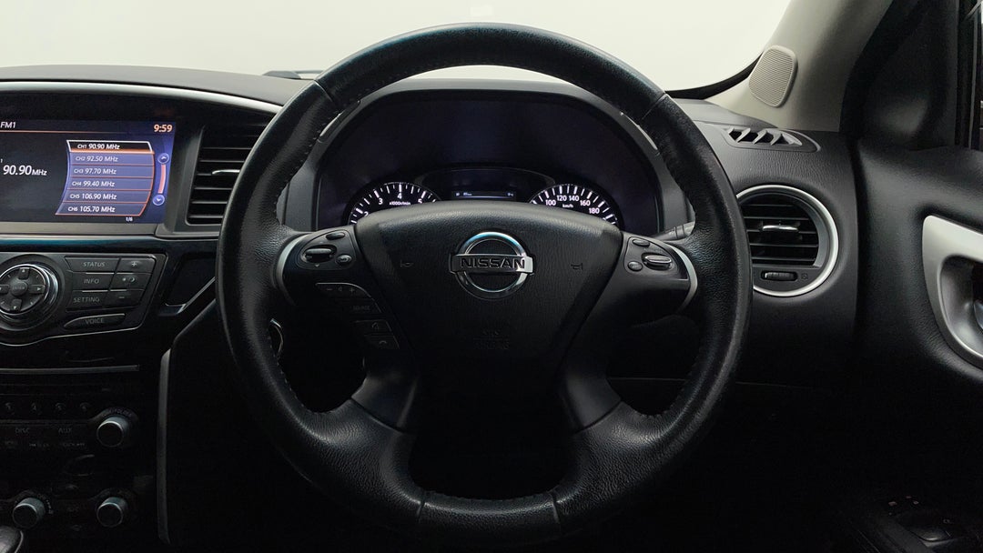 2014 Nissan Pathfinder St-l (4x2), Automatic, 103428 km, Steering Wheel Close-up