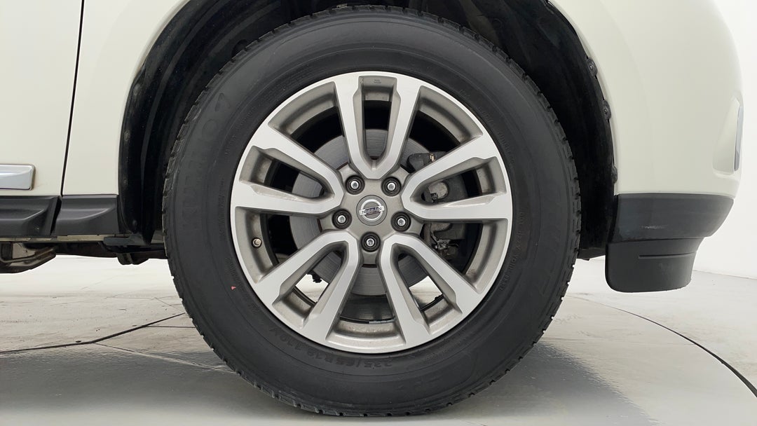 2014 Nissan Pathfinder St-l (4x2), Automatic, 103428 km, Right Front Wheel