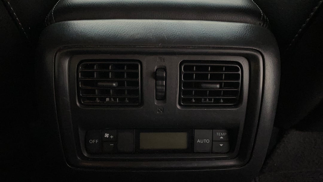 2014 Nissan Pathfinder St-l (4x2), Automatic, 103428 km, Rear A/C Vent