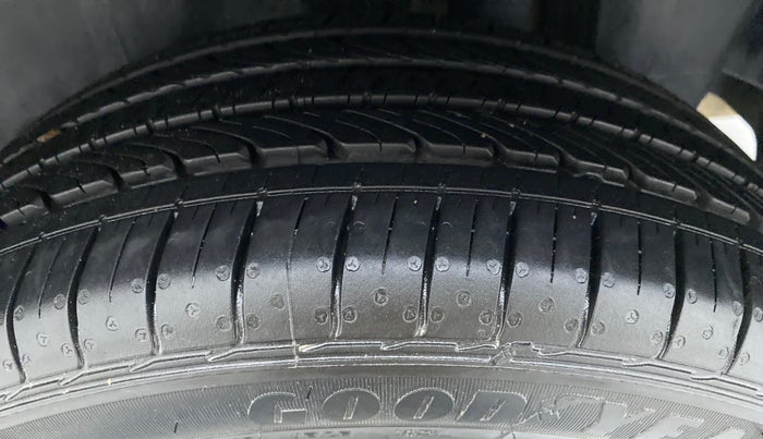 2017 Maruti Ciaz ALPHA 1.4 VVT, Petrol, Manual, 37,940 km, Left Rear Tyre Tread