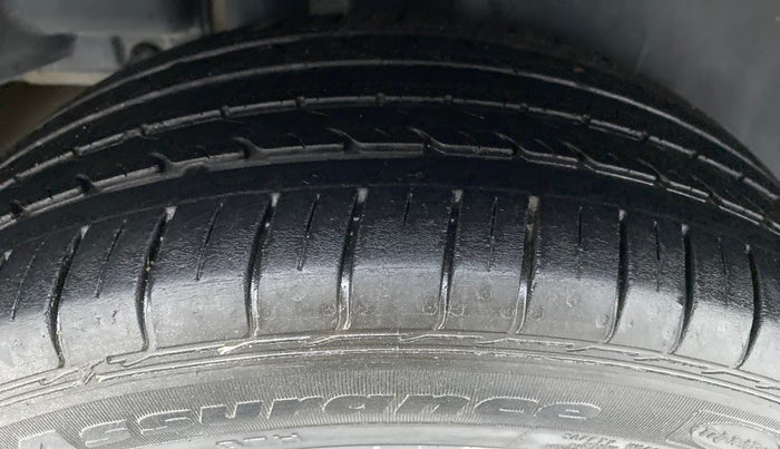 2017 Maruti Ciaz ALPHA 1.4 VVT, Petrol, Manual, 37,940 km, Right Rear Tyre Tread