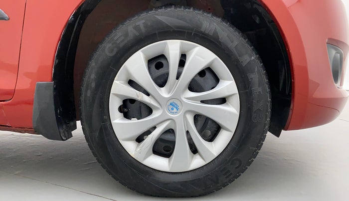 2014 Maruti Swift VXI D, Petrol, Manual, Right Front Wheel