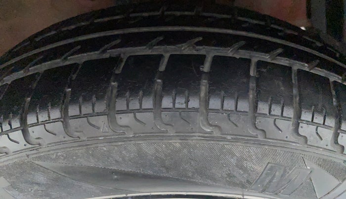 2014 Maruti Swift VXI D, Petrol, Manual, Right Front Tyre Tread