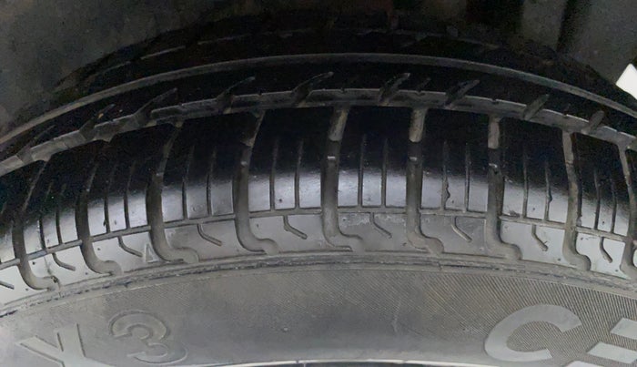2014 Maruti Swift VXI D, Petrol, Manual, Left Rear Tyre Tread