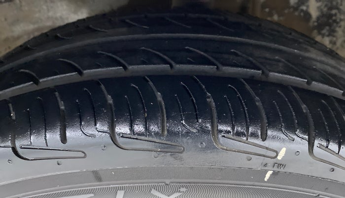 2016 Maruti Alto 800 LXI, Petrol, Manual, 33,959 km, Left Front Tyre Tread