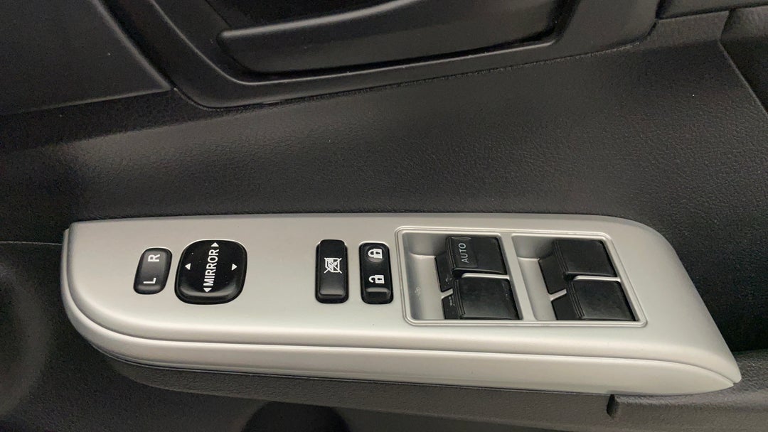 2017 Toyota Camry Altise, Automatic, 67610 km, Drivers Side Door Panel Controls