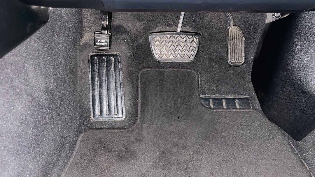 2017 Toyota Camry Altise, Automatic, 67610 km, Pedals and Footmat