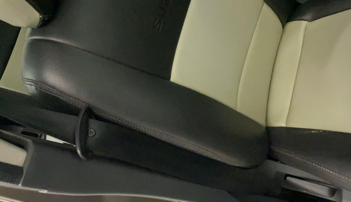 2012 Maruti Wagon R 1.0 VXI, Petrol, Manual, 42,425 km, Driver seat - Seat Belt Minor Torn