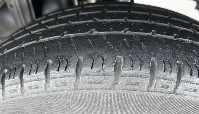2015 Maruti Alto K10 VXI P, Petrol, Manual, 78,459 km, Left Rear Tyre Tread