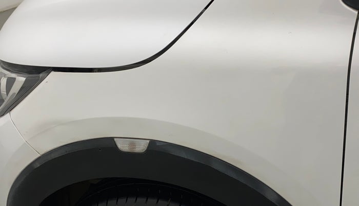 2019 Renault TRIBER RXT, Petrol, Manual, 1,02,395 km, Left fender - Slightly dented