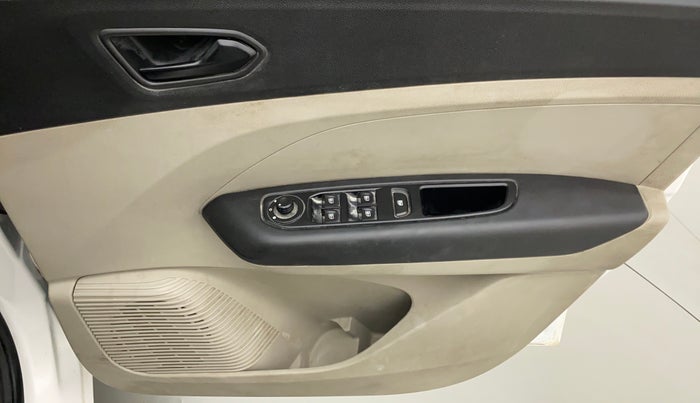 2019 Renault TRIBER RXT, Petrol, Manual, 1,02,395 km, Driver Side Door Panels Control