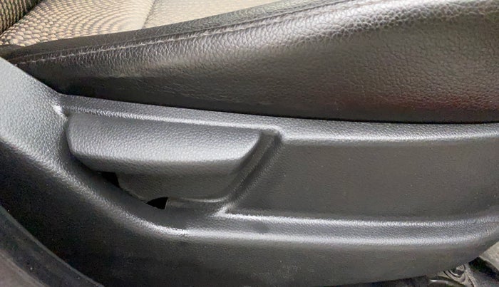2014 Hyundai Eon MAGNA +, Petrol, Manual, 25,760 km, Driver Side Adjustment Panel