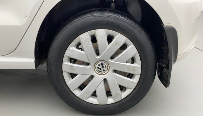 2014 Volkswagen Polo COMFORTLINE 1.2L, Petrol, Manual, 1,17,281 km, Left Rear Wheel