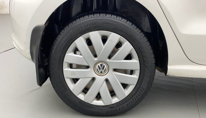 2014 Volkswagen Polo COMFORTLINE 1.2L, Petrol, Manual, 1,17,281 km, Right Rear Wheel