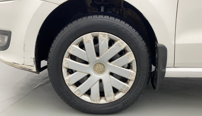 2014 Volkswagen Polo COMFORTLINE 1.2L, Petrol, Manual, 1,17,281 km, Left Front Wheel