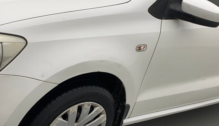 2014 Volkswagen Polo COMFORTLINE 1.2L, Petrol, Manual, 1,17,281 km, Left fender - Slightly dented