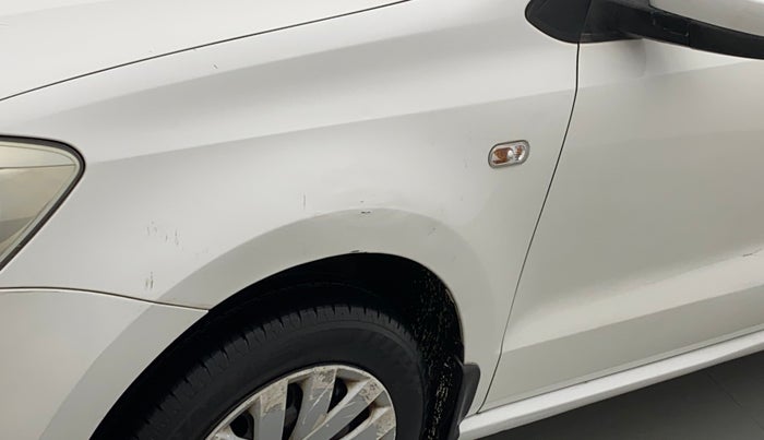 2014 Volkswagen Polo COMFORTLINE 1.2L, Petrol, Manual, 1,17,281 km, Left fender - Minor scratches