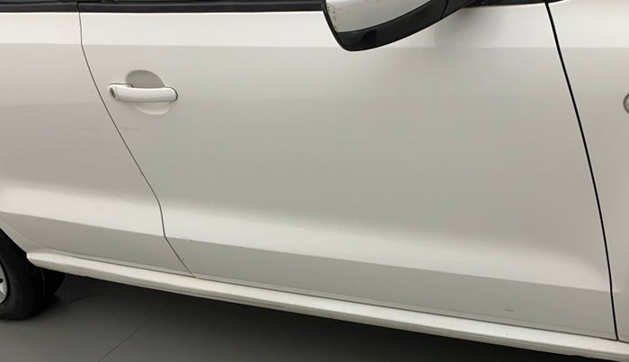 2014 Volkswagen Polo COMFORTLINE 1.2L, Petrol, Manual, 1,17,281 km, Driver-side door - Minor scratches
