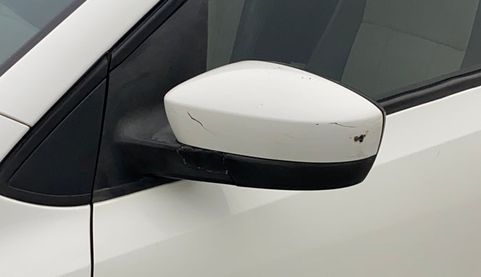 2014 Volkswagen Polo COMFORTLINE 1.2L, Petrol, Manual, 1,17,281 km, Left rear-view mirror - Slight misalignment