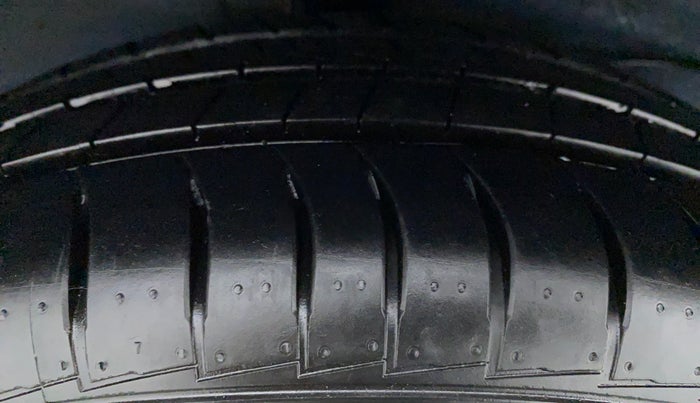 2018 Hyundai NEW SANTRO 1.1 SPORTZ MT CNG, CNG, Manual, 57,667 km, Right Rear Tyre Tread