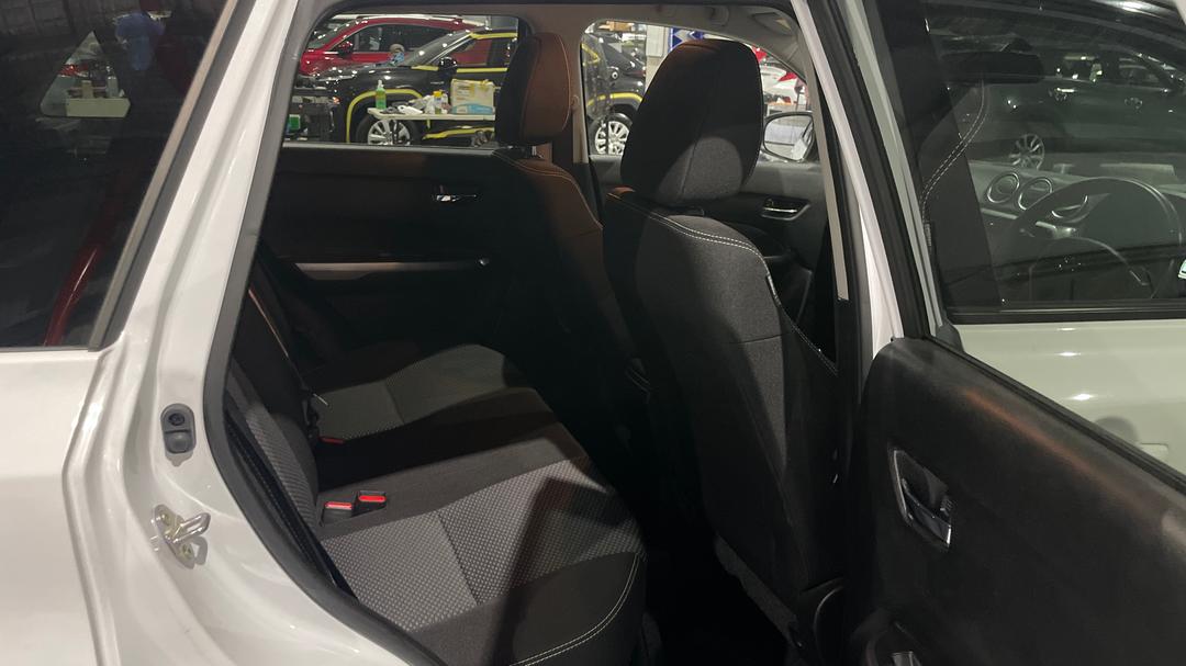 2023 Suzuki Vitara 1.4l, Automatic, 34552 km, Right Side Rear Door Cabin View